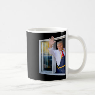 Mug Trump Waving Drive Thru Window Trump Servant le fr
