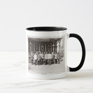 Mug Tsar Nicholas II (1868-1918) se tenant à garde