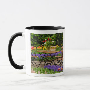 Mug Tulipes de table dans le jardin, Jardins de Keuken