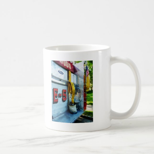 Mug Tuyau dans le seau sur camion-pompier (Droite)