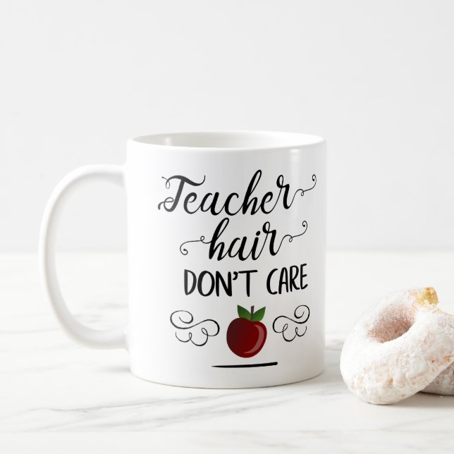 Mug typographie enseignant les cheveux ne se soucient  (Avec donut)