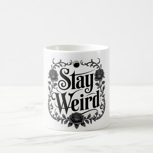 Mug Typographie gothique Graphique "Restez Bizarre"  (Centre)