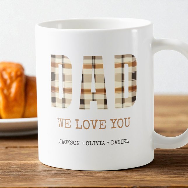 Mug Typographie moderne Brown Papa Nous t'aimons Noms  (Brown Modern Typography Dad We Love You Kids Names Coffee Mug)