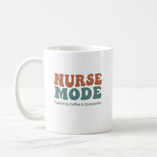 Mug Typographie Rétro Ondulée Mode Infirmière (Gauche)