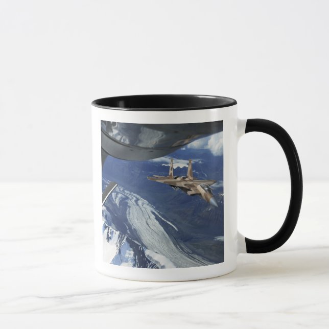 Mug Un aigle F-15C de l'armée de l'air américaine se p (Droite)