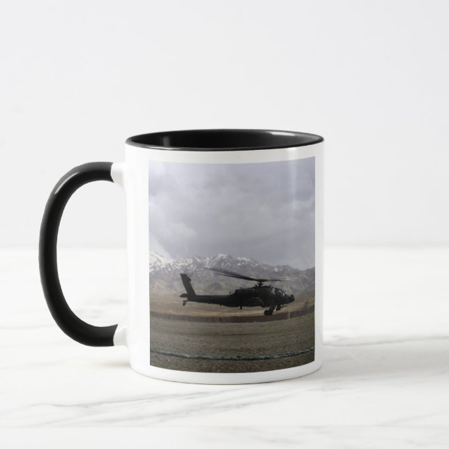 Mug Un Apache AH-64A décolle (Gauche)