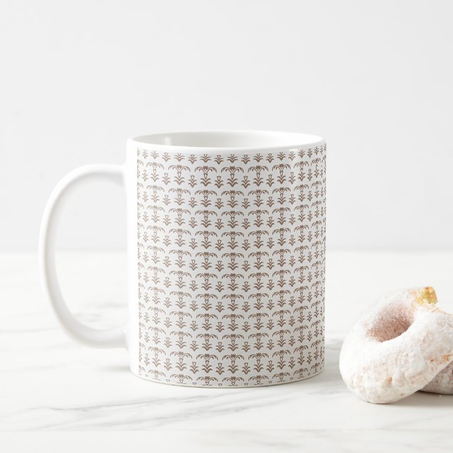 Mug un arrière - plan blanc avec un motif marron (Avec donut)
