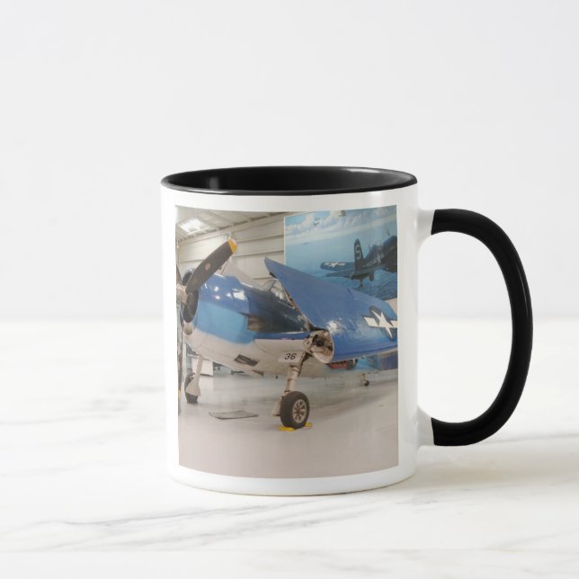 Mug Un avion de combat de la deuxième guerre mondiale (Droite)