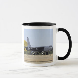 Mug Un B-52 Stratofortress déploie son parachute-