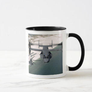 Mug Un balbuzard CV-22 et un MH-53 pavent le bas