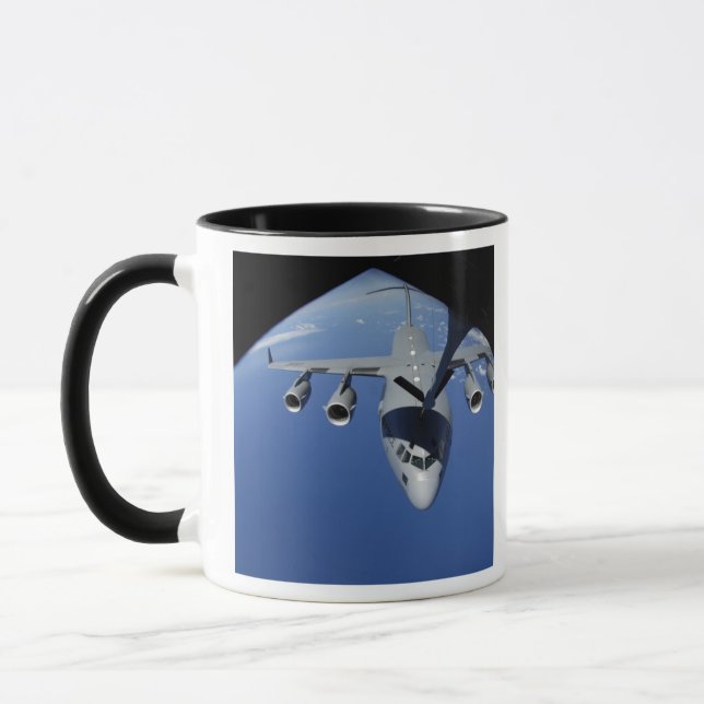 Mug Un C-17 Globemaster III reçoit du carburant 2 (Gauche)