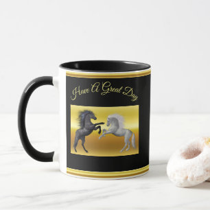 Mug Un cheval noir et blanc qui se bat
