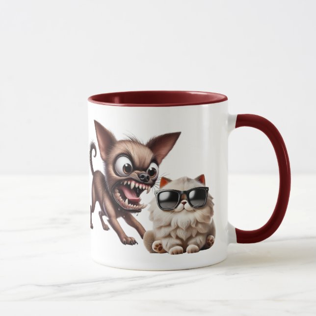 Mug  Un chien Chihuahua agresse un chat. (Droite)