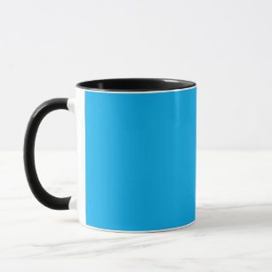 Mug un ciel bleu avec un avion volant dans le ciel