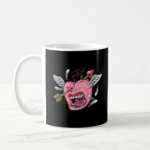 Mug un coeur d'amour avec des lèvres et des ailes frap