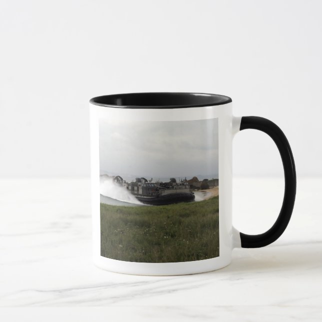 Mug Un coussin d'air de péniche débarque (Droite)