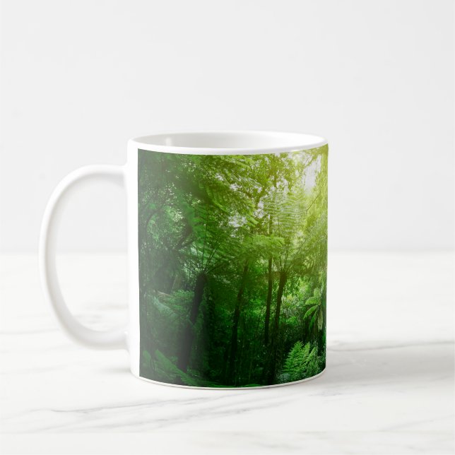 Mug Un couvert d'arbres illuminé dans la jungle tropic (Gauche)