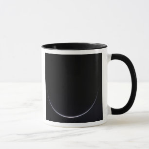 Mug Un croissant soleil-illuminé de la terre