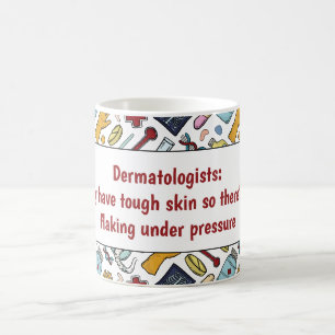 Mug Un dermatologue médecin de jeu de mots cadeau moti