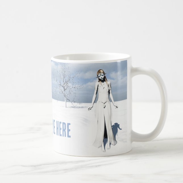 Mug Un elfe féminin marchant dans la neige. Texte pers (Droite)