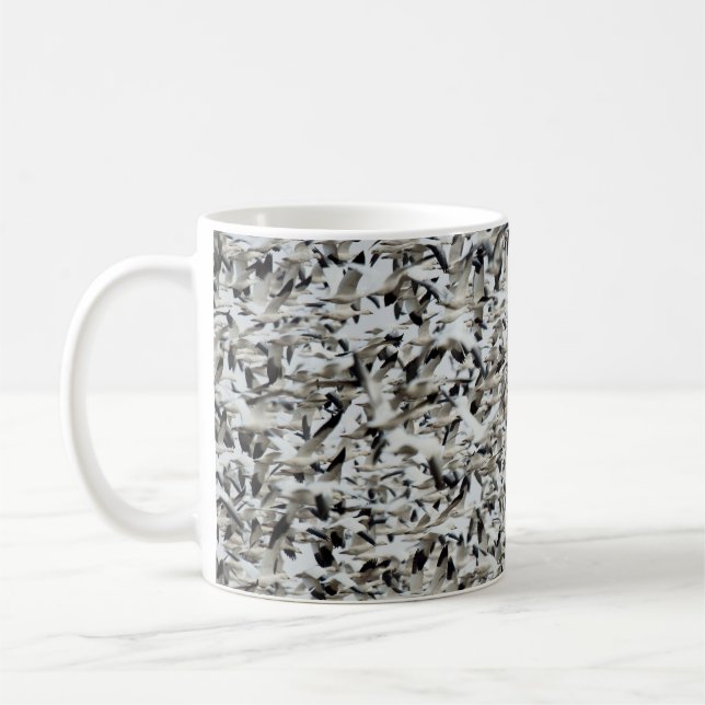 MUG UN ÉNORME FLOC DENSE D'OEUVRE DE NEIGE S'ENSEMBLE  (Gauche)