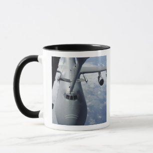 Mug Un Extender KC-10 se prépare à ravitailler un C-5