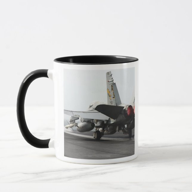 Mug Un F/A-18C Hornet démarre depuis le poste de pilot (Gauche)
