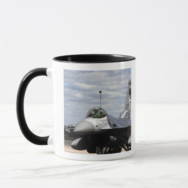 Mug Un Faucon de combat F-16 (Gauche)