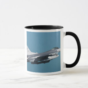 Mug Un Faucon de combat F-16 en vol
