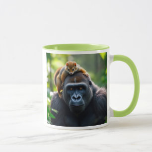 Mug Un gorille très fort avec un écureuil sur sa tête.