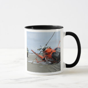 Mug Un hélicoptère Dolphin MH-65 de la Garde côtière a