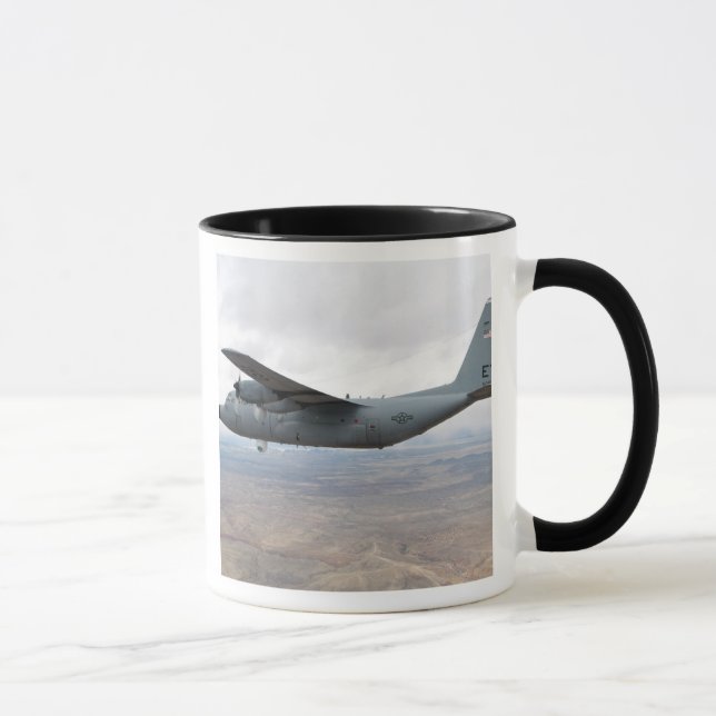 Mug Un Hercules C-130 s'envole dans le ciel (Droite)