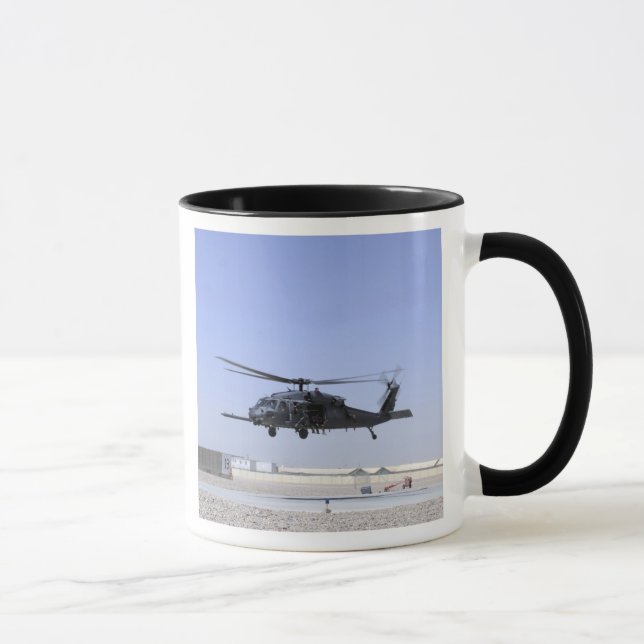 Mug Un HH-60G Pave Hawk décolle du Camp Bastio (Droite)