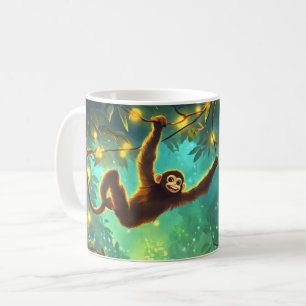 Mug Un jeune singe souriant se balançant à travers la 