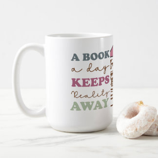 Mug Un livre par jour éloigne la réalité