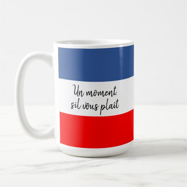 Mug Un moment (Un moment s'il vous plaît) drapeau fran (Gauche)