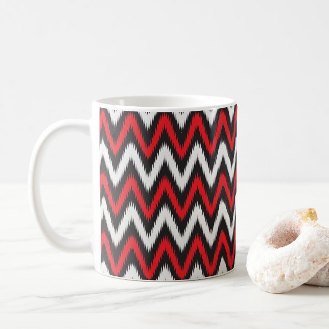 Mug un motif en zigzag rouge et noir sur fond blanc (Avec donut)