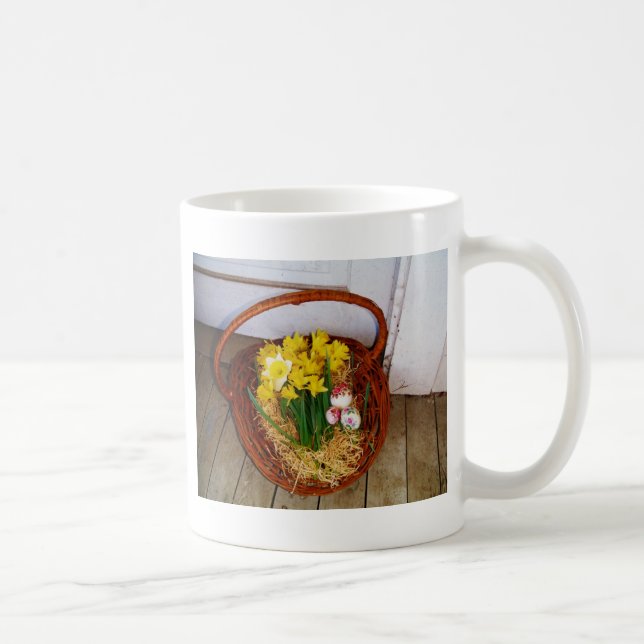 Mug Un panier de jonquilles jaunes et d'oeufs de Pâque (Droite)