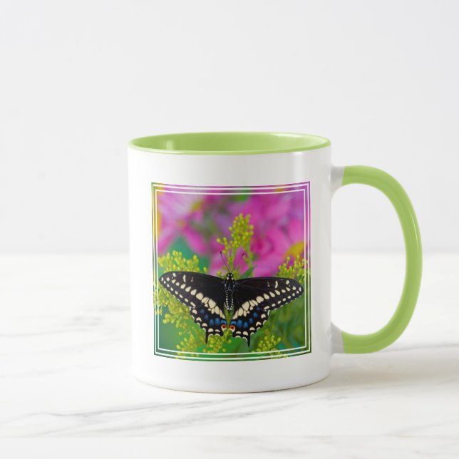 Mug Un papillon porte-queue se posant (Droite)