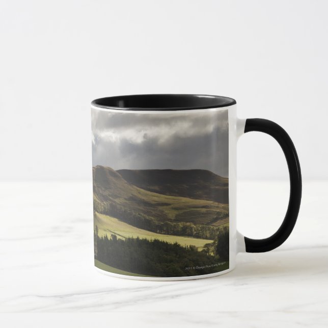 Mug Un paysage avec Rolling Hills et nuages aériens (Droite)