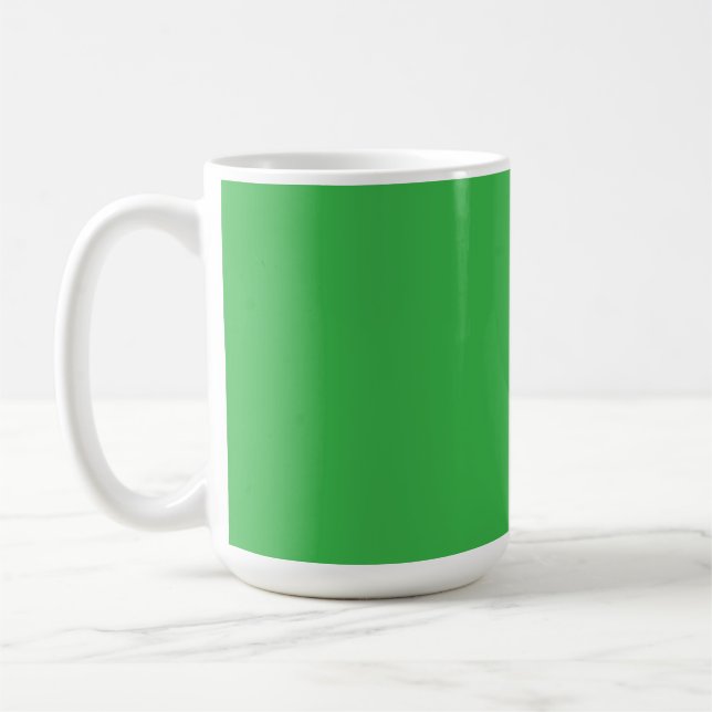 Mug Un paysage verdoyant peuplé d'arbres verdoyants. (Gauche)