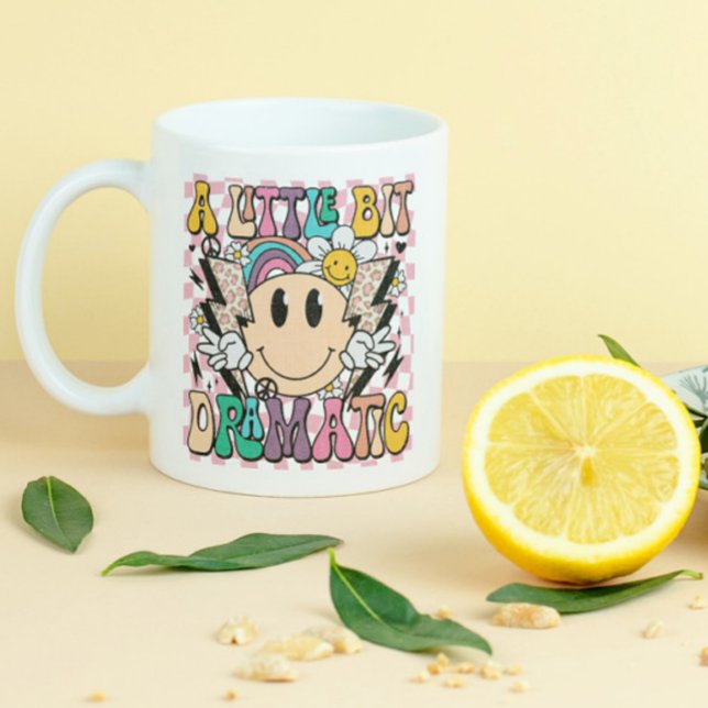 Mug Un peu dramatique drôle groovy dicton (Créateur téléchargé)
