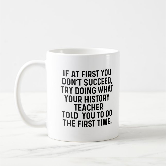 Mug Un Professeur D'Histoire Essaie De Faire Ce Qui Es (Gauche)