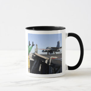 Mug Un rôdeur d'EA-6B lance du poste de pilotage
