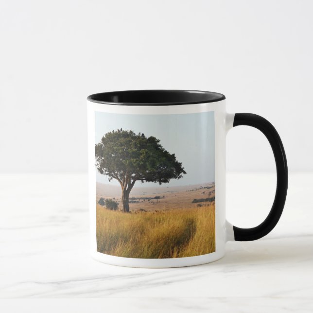 Mug Un seul acacia dans les plaines herbeuses, Masai M (Droite)