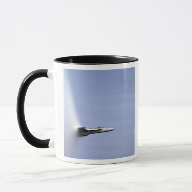Mug Un Super Hornet F/A-18E atteint la vitesse de si (Gauche)
