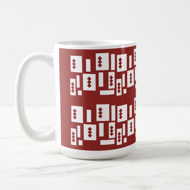 Mug Un tapis rouge avec un motif texturé est étalé sur (Gauche)