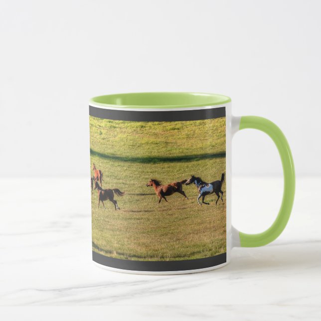 Mug Un troupeau de chevaux sur une équine (Droite)