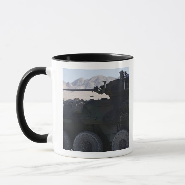 Mug Un véhicule blindé léger tire (Gauche)