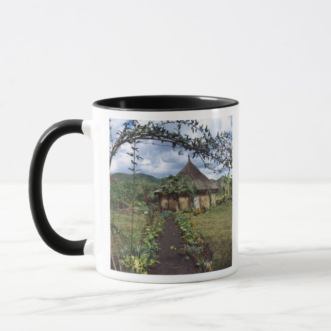 Mug Un village dans les Hautes Terres, Goroka, Papouas (Gauche)